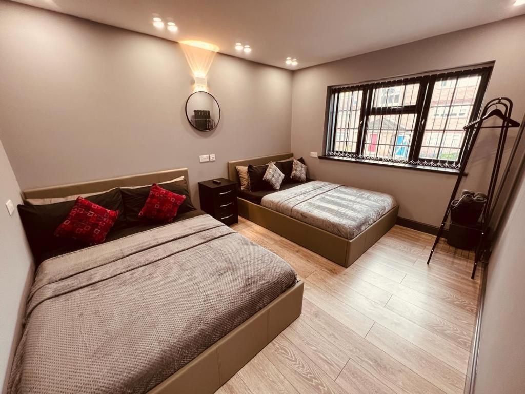Urban Escape *4 Bedroom House* With Free Parking Birmingham Bagian luar foto