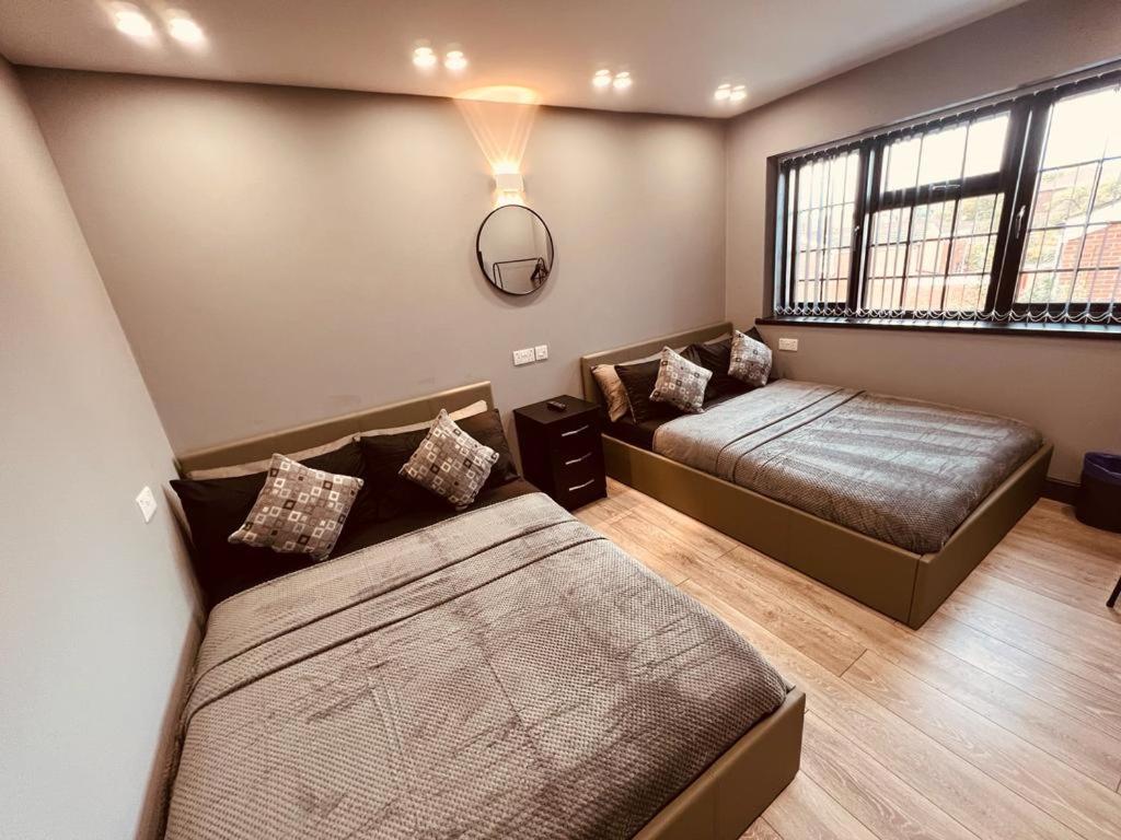 Urban Escape *4 Bedroom House* With Free Parking Birmingham Bagian luar foto