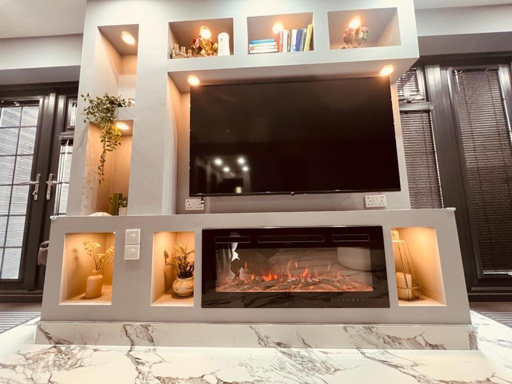 Urban Escape *4 Bedroom House* With Free Parking Birmingham Bagian luar foto