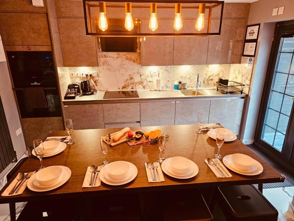 Urban Escape *4 Bedroom House* With Free Parking Birmingham Bagian luar foto